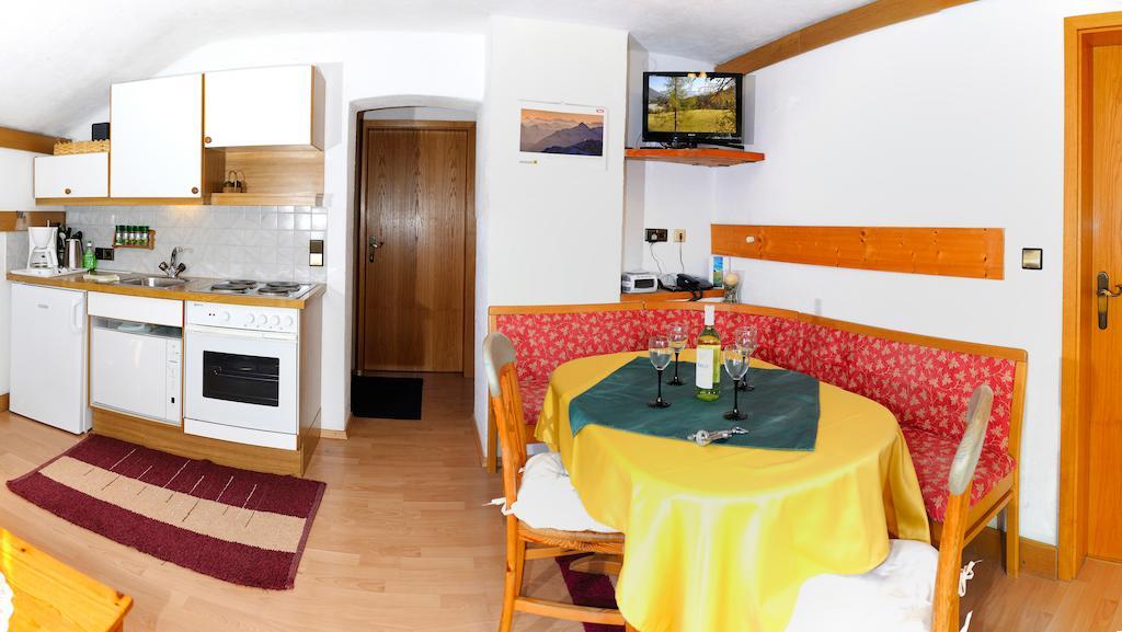 Haus Steinroeschen Apartman Seefeld in Tirol Szoba fotó