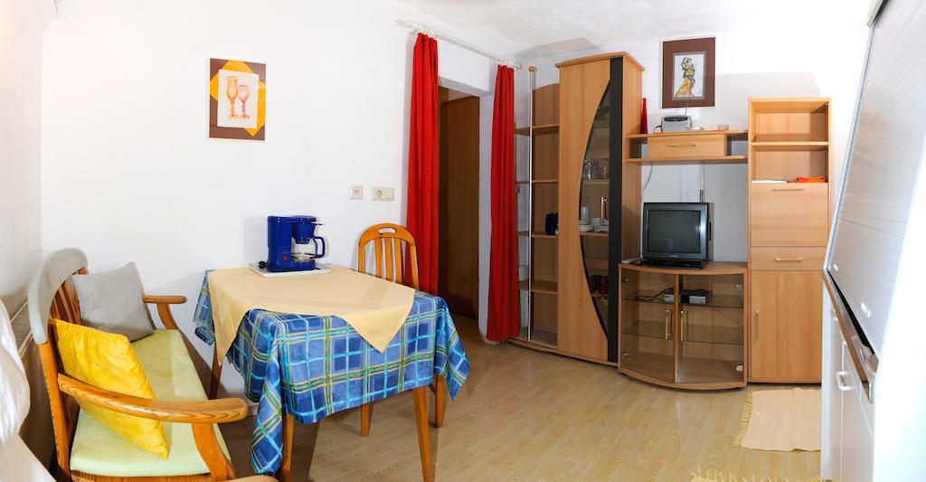 Haus Steinroeschen Apartman Seefeld in Tirol Szoba fotó